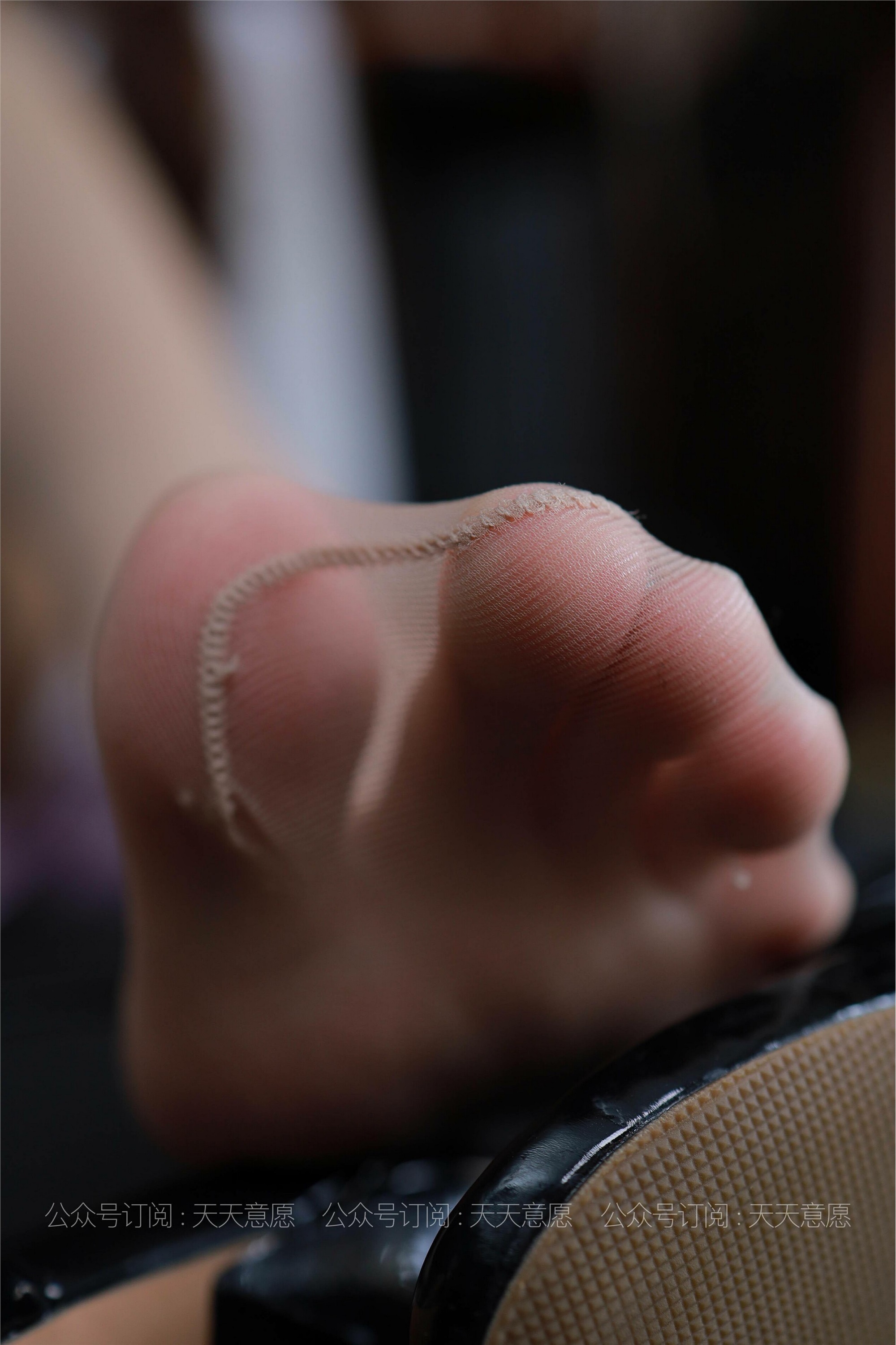 IESS异思趣向 - 模特：肉肉《桌底下的制服》